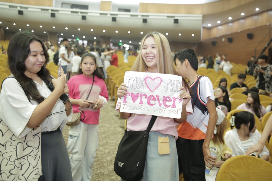 TNX를 응원하는 관람객(1)