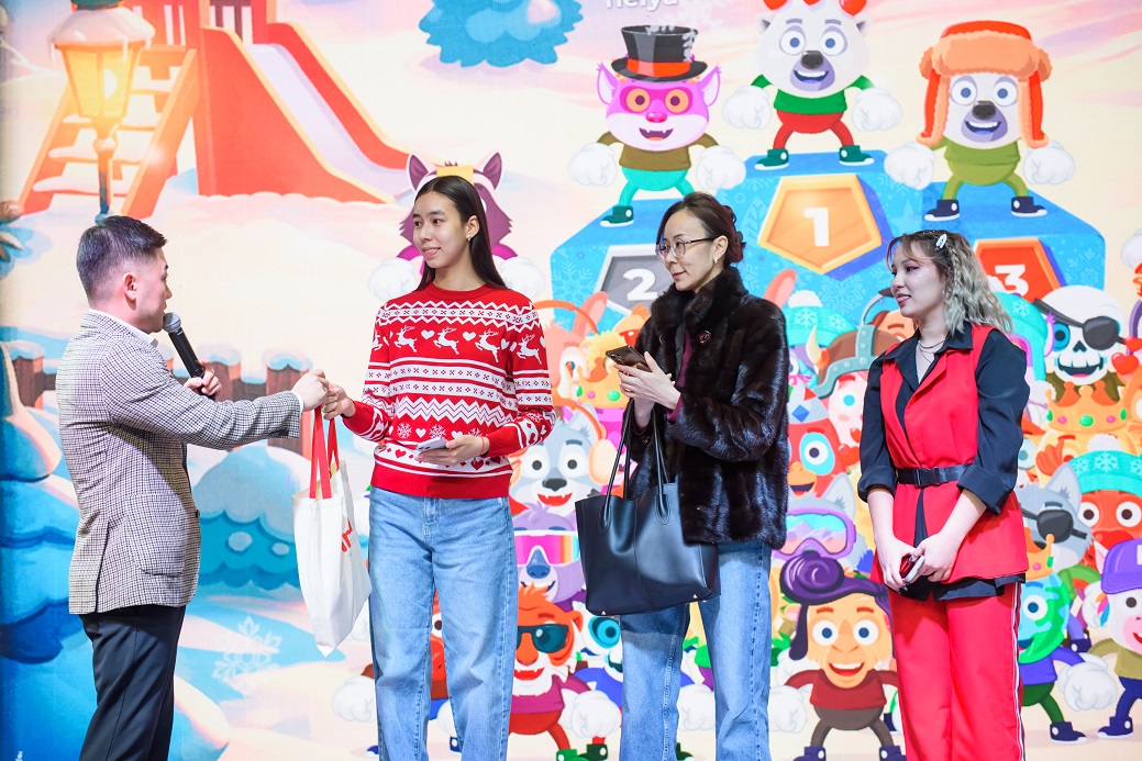 한국 퀴즈 프로그램에 참석한 관람객들