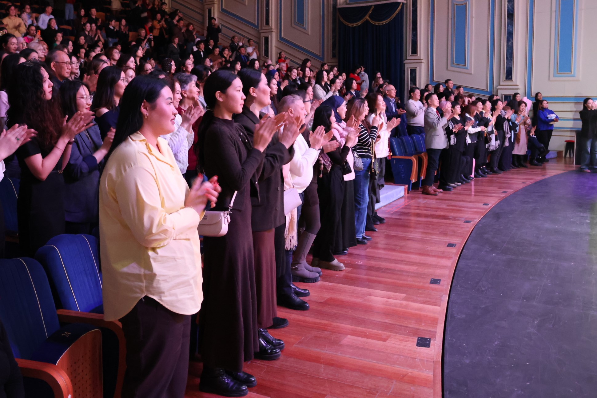 <파리의 두 여인>  아스타나 초연 개최