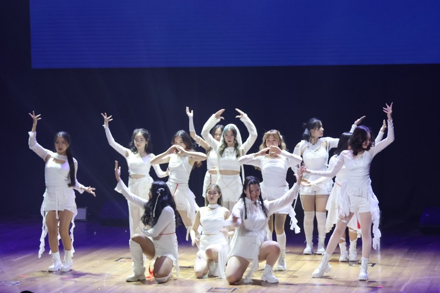 나자르바예프 대학 YBS의 댄스 공연