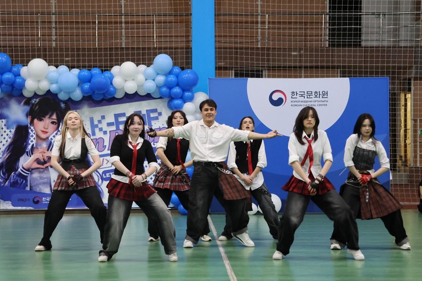 Heemang Crew 협업 <K-POP in Bloom Random Dance> 행사 개최