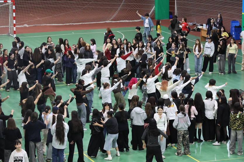 Heemang Crew 협업 <K-POP in Bloom Random Dance> 행사 개최