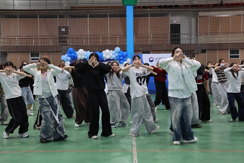 Heemang Crew 협업 <K-POP in Bloom Random Dance> 행사 개최