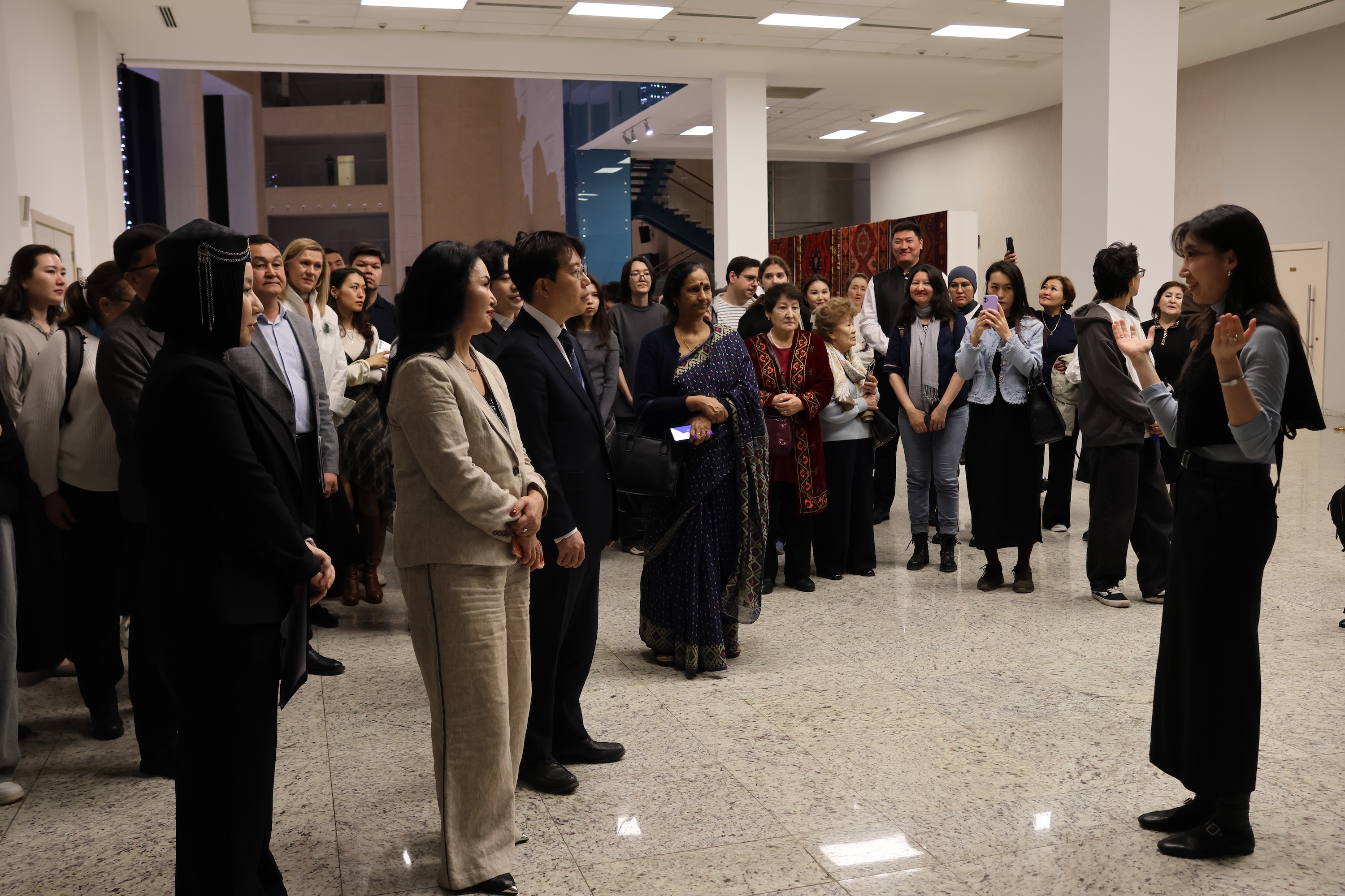 황선정 개인전 《Planetary Weaving》 개막식 개최