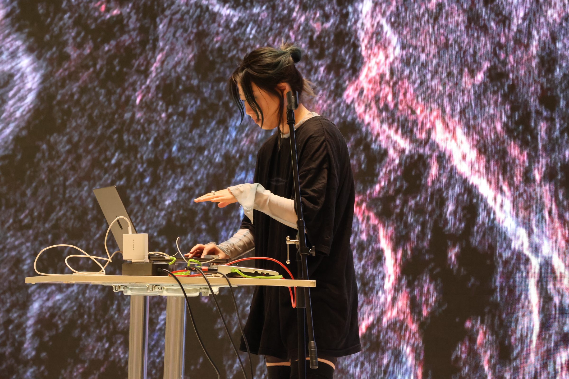 황선정 개인전 《Planetary Weaving》 개막식 개최