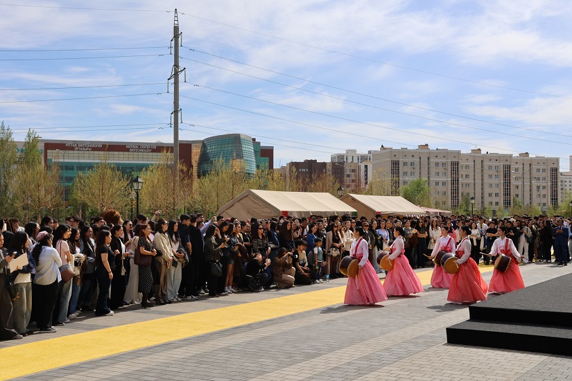 막숫 나릭바예프 대학교 및 '한규' 동아리 협업 <Cherry Blossom Spring Festival> 행사 개최