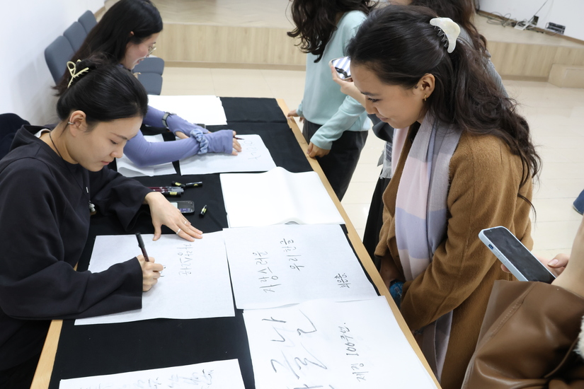 ㅇ한글날 제정 100주년 기념행사 개최