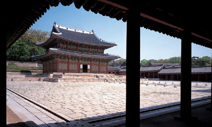 <B>Injeongjeon Hall in Changdeokgung Palace.</B> The Palace Hall was used for important state events such as the Coronation of Kings, royal audiences, and formal reception of foreign envoys.